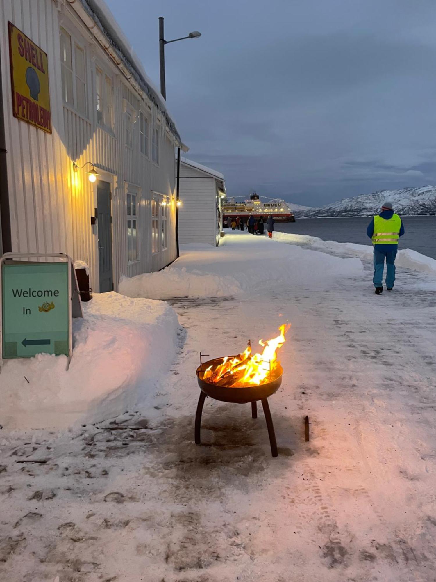 1. Etg I Dampskipsbrygga, Lodingen Havn Exterior foto